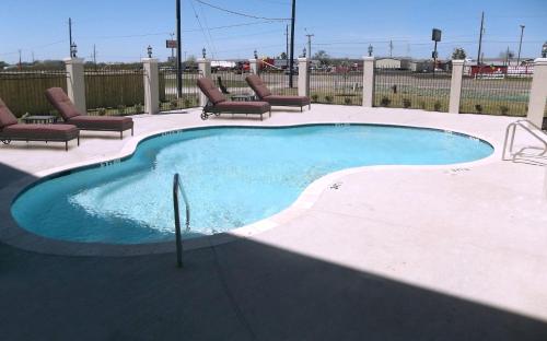The swimming pool at or close to Quality Inn & Suites Victoria East