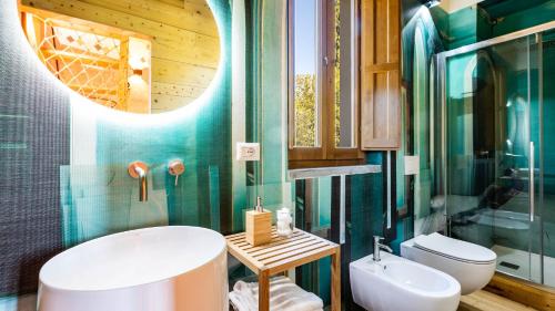 a bathroom with a tub and a toilet and a sink at TORRE ANGELINA 10&2, Emma Villas in Montecatini Terme