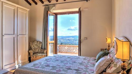A bed or beds in a room at Villa Bella 8, Emma Villas