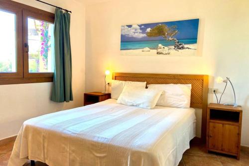 a bedroom with a bed and a window and a bed sidx sidx sidx at Sunrise 14 in San Pantaleo