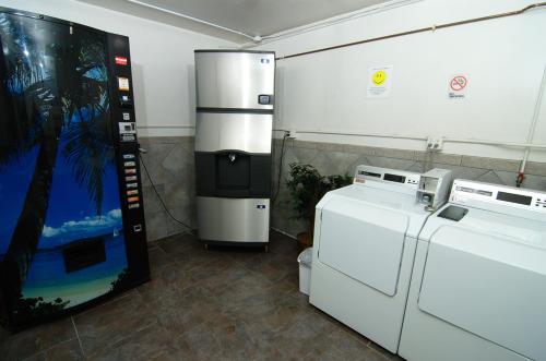 a room with two machines and a large screen at Hi View Inn & Suites in Manhattan Beach