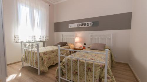 Postel nebo postele na pokoji v ubytování Villa Ombrosa 8, Emma Villas