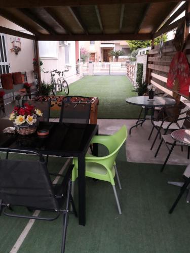 Ruang duduk di Andros Residence