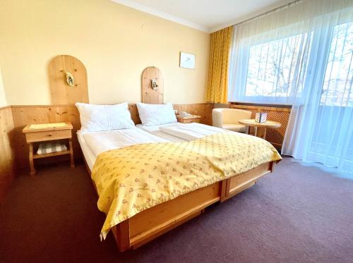 Een bed of bedden in een kamer bij Landhotel Moorhof