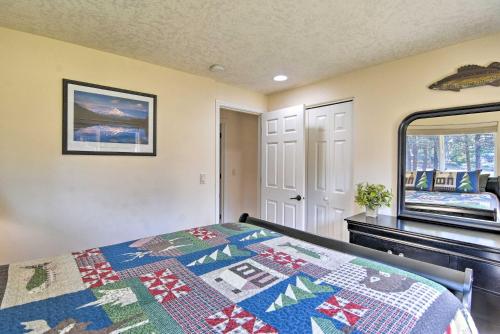 Katil atau katil-katil dalam bilik di House with Private Deck on the Rock Creek Reservoir!
