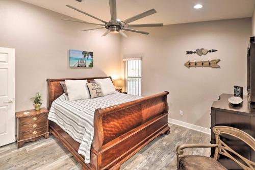 Una cama o camas en una habitación de Desert Getaway with Pool 4 Miles to Lake Havasu!