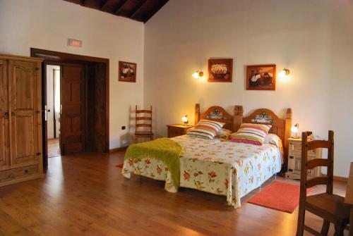 
Een bed of bedden in een kamer bij Hotel Rural Bentor

