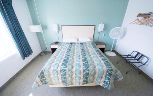 Una cama o camas en una habitación de Rewak Studios