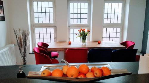a table with a tray of oranges on a table at Villa Appartements Syke in Syke
