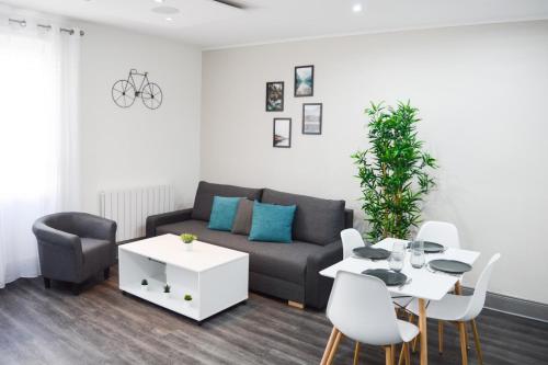 Le Blue St Léon : 2 pièces COZY Lit King Size WIFI