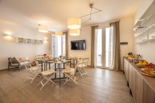 a kitchen and dining room with a table and chairs at B&BLeucaineout in Leuca