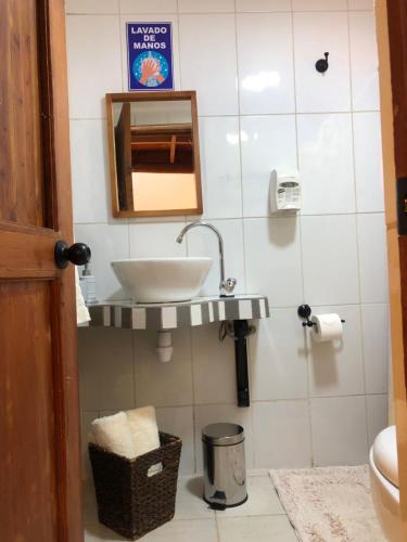 Ένα μπάνιο στο Hotel Parina Atacama
