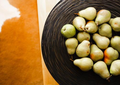 a basket filled with green and red apples at Naramata Courtyard Suites in Naramata