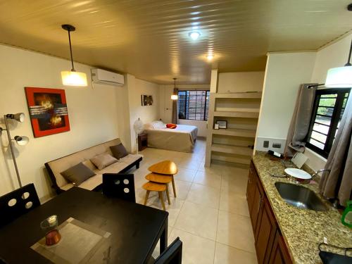 Χώρος καθιστικού στο Beach Break Santa Teresa Apartamentos
