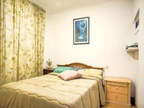 Cama o camas de una habitación en Pretty Holiday Home in Madrid with Solarium