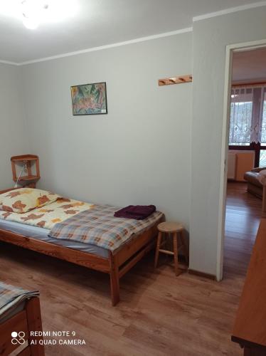 Ένα ή περισσότερα κρεβάτια σε δωμάτιο στο Jarzębinka