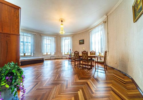 Apartment near the Palace Square, Kudrovo, Russia