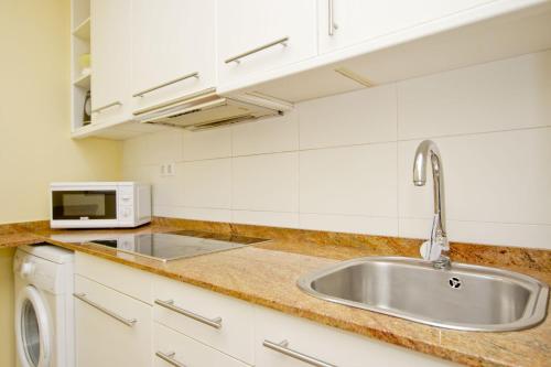 Kuchyň nebo kuchyňský kout v ubytování Barcelona City Apartment