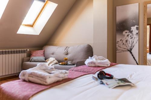  Hotel Grand Pas by Pierre & Vacances -  Room  picture :   Bath    Safety deposit box    TV                           