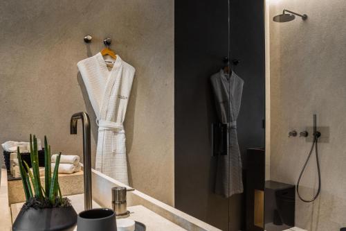 Un baño de Canale Hotel & Suites