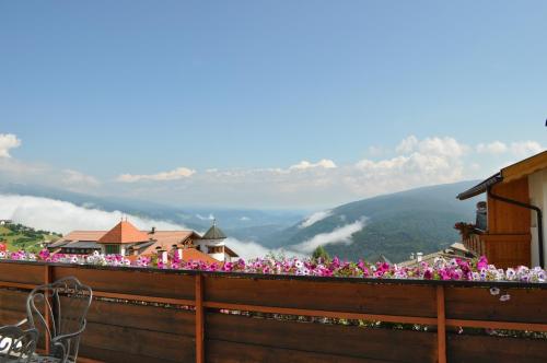 Ein allgemeiner Bergblick oder ein Berglick von des Hotels aus