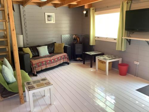 Χώρος καθιστικού στο THE CABIN, KYPARISSIA