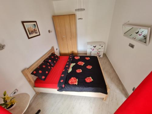Una cama o camas en una habitación de Lux apartmani Darija
