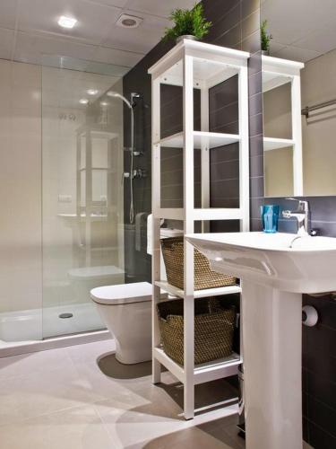 a bathroom with a sink and a toilet at Soho Parc in Figueres