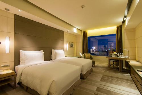 Cama o camas de una habitación en Hotel Nikko Saigon