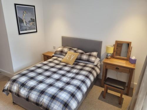 A bed or beds in a room at Stunning spacious Apartment on River Ness
