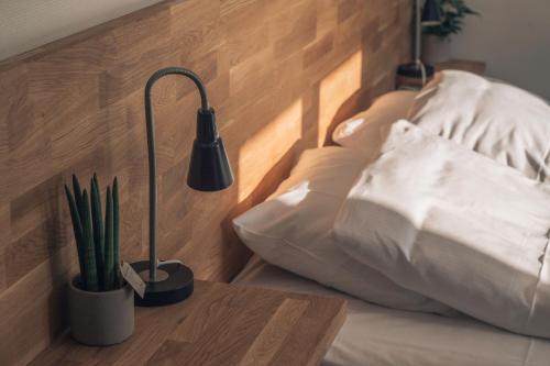 Ein Bett oder Betten in einem Zimmer der Unterkunft Brobyværk Kro