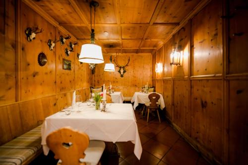 ホテル ザイラーにあるレストランまたは飲食店