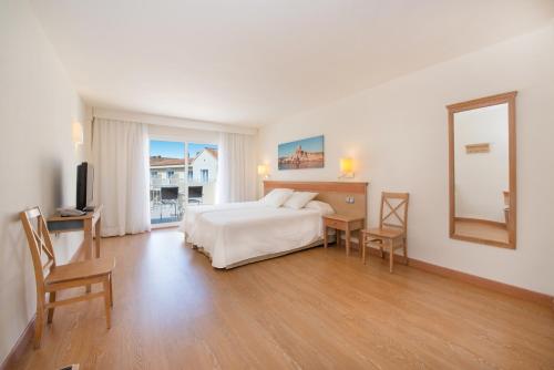 Kép Iberostar Waves Club Cala Barca All Inclusive szállásáról Portopetróban a galériában