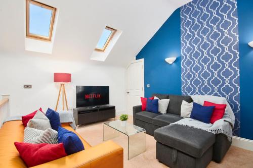 a living room with a couch and a tv at Boutique Bath Apartment Free Parking in Bath