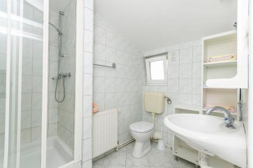 Koupelna v ubytování Apartments Manda