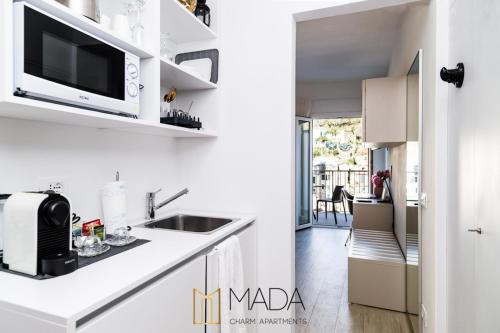Kuchyňa alebo kuchynka v ubytovaní MADA Charm Apartments Jacuzzi