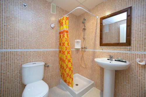 a bathroom with a toilet and a sink and a shower at Homeincalpe Apolo XIV in Calpe