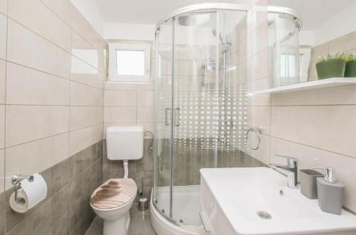 Apartments and Room Zinka