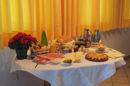 Makanan di atau berdekatan apartmen