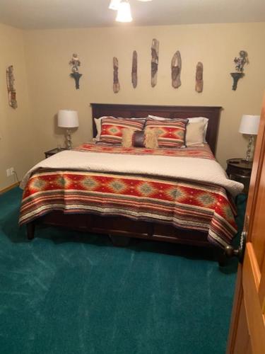 a bedroom with a large bed with a green carpet at THE INN Bigfork Bay in Bigfork