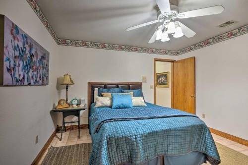 Un dormitorio con una cama y un ventilador de techo. en Pet-Friendly Home 7 Miles to Dickson Street!, en Fayetteville