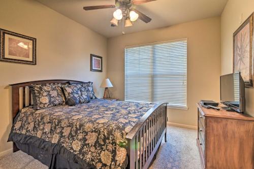 A bed or beds in a room at Davenport Condo with Pool Access - 11 Mi to Disney!