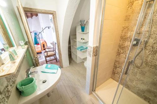 Koupelna v ubytování Casa Rossa Lacona