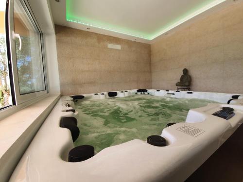 a jacuzzi tub in a room with at Ca´n RoSer in La Cabaneta