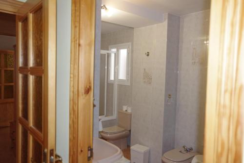 Kúpeľňa v ubytovaní CASA RURAL JAVIER EL BALCÓN APARTAMENTO 6 PERSONAS