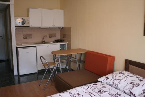 a small room with a table and a kitchen at Víctor Hugo Central Apartment in Budapest