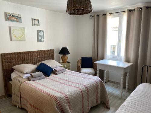 Postel nebo postele na pokoji v ubytování Hôtel Restaurant Le Provençal