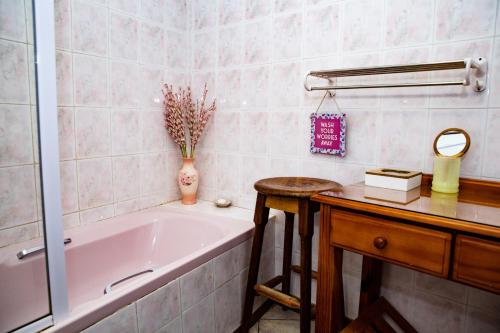 Foto da galeria de Woodpecker Guesthouse em Ficksburg