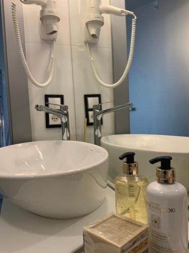 a bathroom with a white sink and a mirror at Apartament Lichen in Licheń Stary