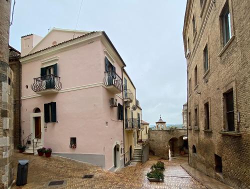 an alley in an old town with buildings at La casa di Nonna Clo, nel centro di Vasto in Vasto